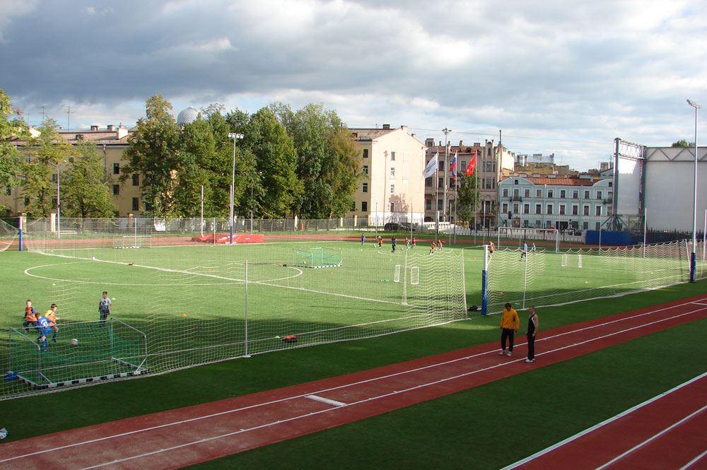 Стадионы университетов